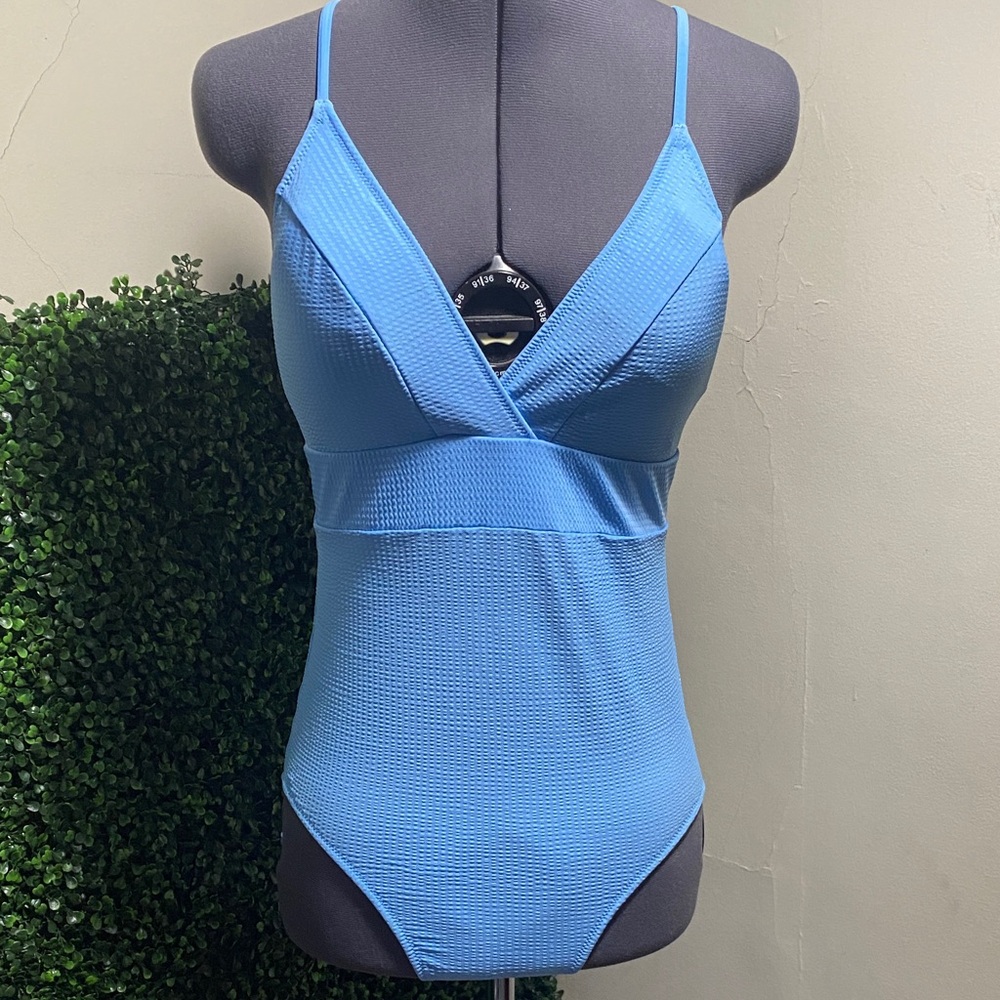 Vineyard Vines Sky Blue Textured V‑Neck One‑Piece Swimsuit